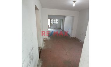 🏡 Venta De Casa Como Terreno En San Martín De Porres