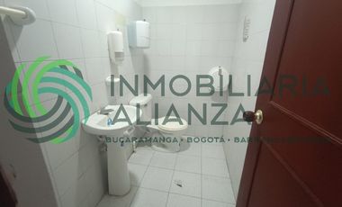 local en arriendo en sector comercial. Cod A17003