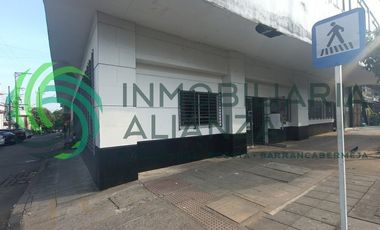 local en arriendo en sector comercial. Cod A17003