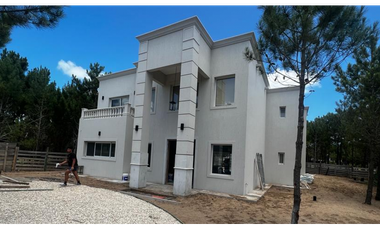 CASA EN VENTA  COSTA ESMERALDA - MARITIMO IV 30