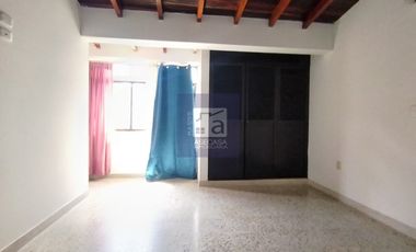 COD. 4184 - SE ARRIENDA CASA - BARRIO: SAN ALONSO