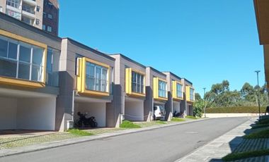 casa en venta en urbano. Cod V5663