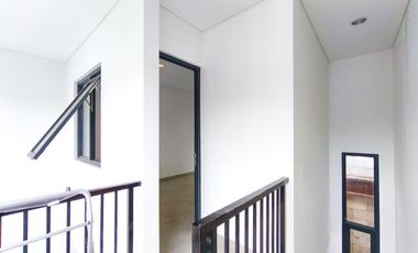 Rumah 3 Lt Strategis 14 Mnt ke Pintu Tol BSD Barat 1 Siap Huni J-42672