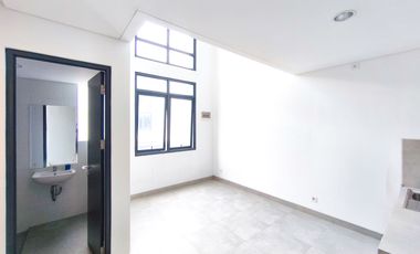 Rumah 3 Lt Strategis 14 Mnt ke Pintu Tol BSD Barat 1 Siap Huni J-42672