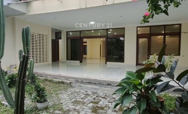 Disewa Rumah Bisa Untuk Kantor Parkir Mobil Luas Di Kemang Jaksel