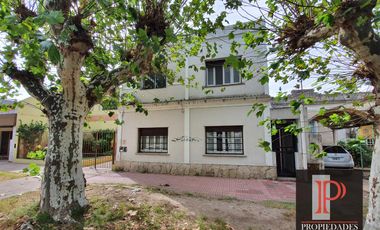 PH de 4 ambientes en Banfield  Este en 2 plantas al frente con terraza propia sin expensas