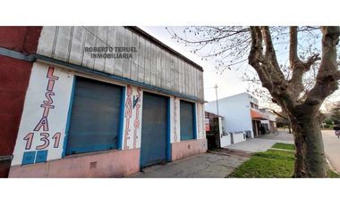 Casa de 3 ambientes + local comercial en muy buena ubicación.
