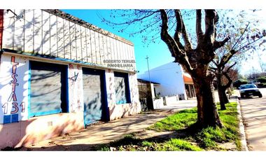 Casa de 3 ambientes + local comercial en muy buena ubicación.