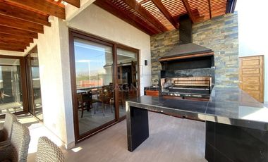 Casa en venta de 4 dorm. en Colina