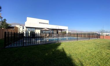 Casa en venta de 4 dorm. en Colina