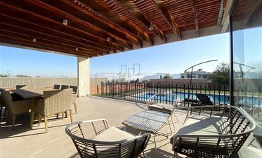 Casa en venta de 4 dorm. en Colina