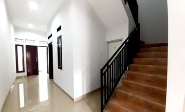 JUAL Rumah Cipete minimalis strategis 2Lantai sudah SHM 2,8 Milyar