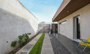 CASA EN VENTA DE 2 DORMITORIOS EN IBARLUCEA