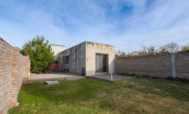 CASA EN VENTA DE 2 DORMITORIOS EN IBARLUCEA