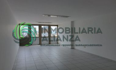 oficina en arriendo en centro. Cod A15958