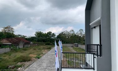 RUMAH MURAH 2 LANTAI 800 JUTAAN DI MAGUWOHARJO DEKAT SANATA DHARMA