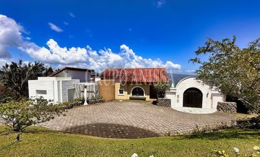 Se Vende Impresionante Casa con Vistas y Piscina en Sorá