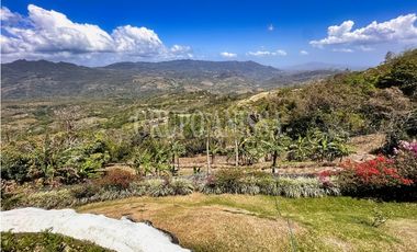 Se Vende Impresionante Casa con Vistas y Piscina en Sorá