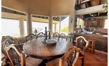 Se Vende Impresionante Casa con Vistas y Piscina en Sorá