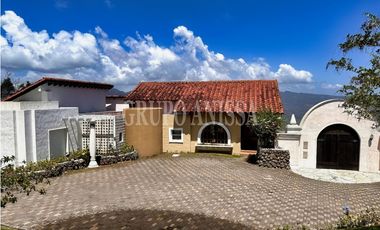 Se Vende Impresionante Casa con Vistas y Piscina en Sorá