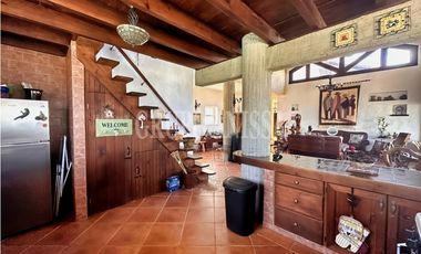 Se Vende Impresionante Casa con Vistas y Piscina en Sorá