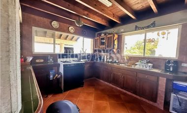 Se Vende Impresionante Casa con Vistas y Piscina en Sorá