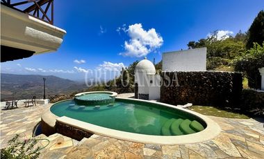 Se Vende Impresionante Casa con Vistas y Piscina en Sorá