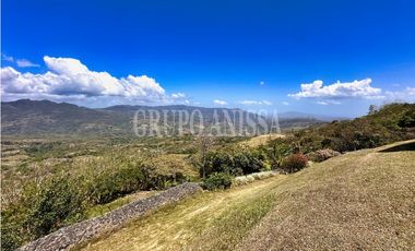 Se Vende Impresionante Casa con Vistas y Piscina en Sorá