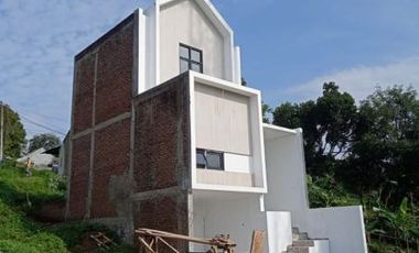 Dijual rumah 2 lantai cipageran cimahi 400 jutaan suasana villa