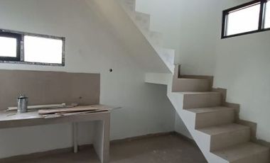 Dijual rumah 2 lantai cipageran cimahi 400 jutaan suasana villa