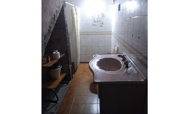 Chalet 4 amb con Galpon/ Zona Avellaneda y Chapagnat
