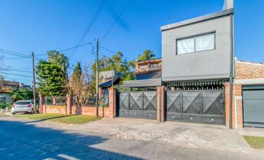 Casa en venta - 3 Dormitorios 3 Baños - Cocheras - 800Mts2 - Manuel B. Gonnet, La Plata