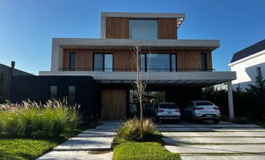 Casa en venta en El Yacht, Nordelta