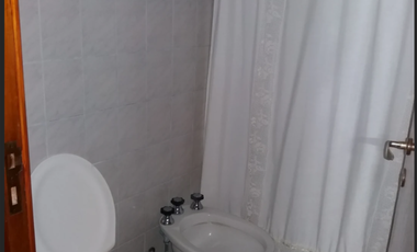 VENDO CASA CON AMPLIO LOCAL EN SAN CAYETANO