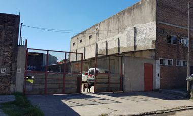 EXCELENTE GALPÓN de 11 x 43  CON ESTACIONAMIENTO, EN LA ZONA INDUSTRIAL DE JOSE LEON SUAREZ  PRÓXIMO A ACCESO AU. CAMINO DEL BUEN AYRE