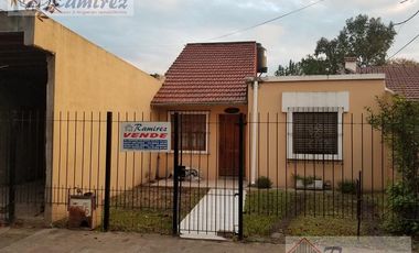 Casa 4 Amb. En venta, a metros de Ruta 25 - Moreno