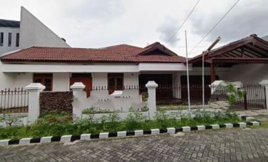 Rumah di Semolowaru Tengah, Row mobil 2