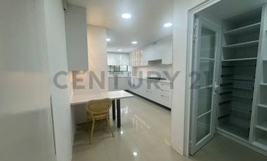 Departamento Remodelado en Alquiler en Edif. Torres de Esmeralda