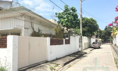 VENTA CASA EN BARRIO CENTENARIO CERCA DE TODO