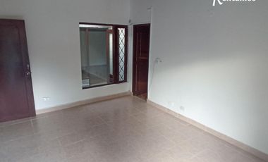 oficina en arriendo en las lomas poblado. Cod A11471