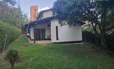 oficina en arriendo en las lomas poblado. Cod A11471