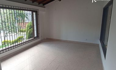 oficina en arriendo en las lomas poblado. Cod A11471