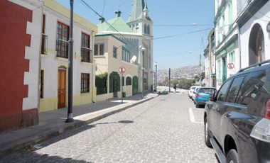 Se vende casa Cerro Concepción para vivir o negocio turistico UF 6.650..