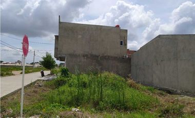 Si vende lote esquinero en barrio Vallejo, Montería