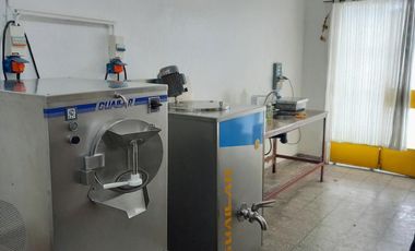 Venta de importante fondo de comercio  Heladería  zona Villa Luzuriaga