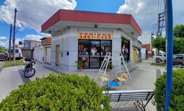 Venta de importante fondo de comercio  Heladería  zona Villa Luzuriaga