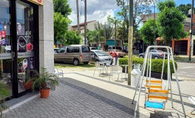 Venta de importante fondo de comercio  Heladería  zona Villa Luzuriaga