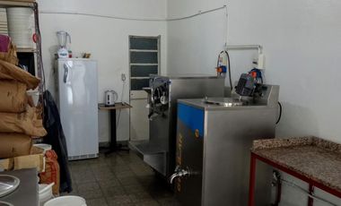 Venta de importante fondo de comercio  Heladería  zona Villa Luzuriaga