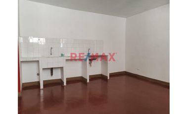 📌 Ubicación estratégica: Cerca de Plaza de Armas, Municipalidad, clínicas, colegios, farmacias, mercado de abasto y más.

📐 Detalles del inmueble: