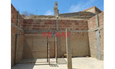 📌 Ubicación estratégica: Cerca de Plaza de Armas, Municipalidad, clínicas, colegios, farmacias, mercado de abasto y más.

📐 Detalles del inmueble: